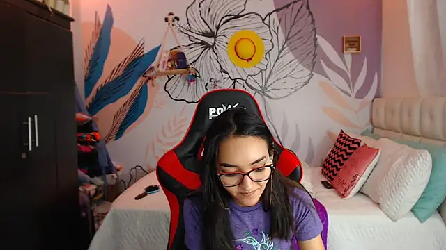 Snapshot of LinzyBaner chatting on 8, 2, 2025 LinzyBaner online show from 8, 2, 2025