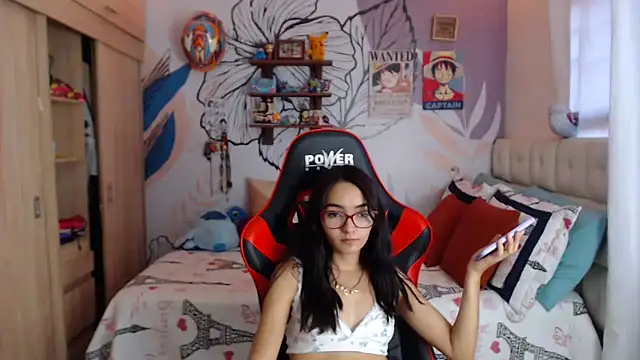 Snapshot of LinzyBaner chatting on 7, 10, 2025 LinzyBaner online show from 7, 10, 2025