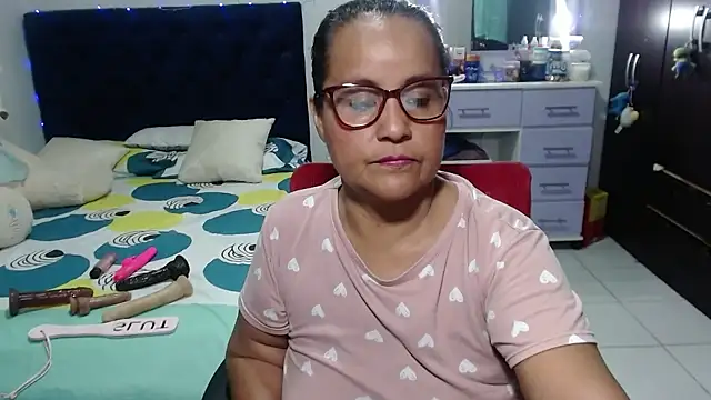 pervert mommy  online show from 2, 3, 2026