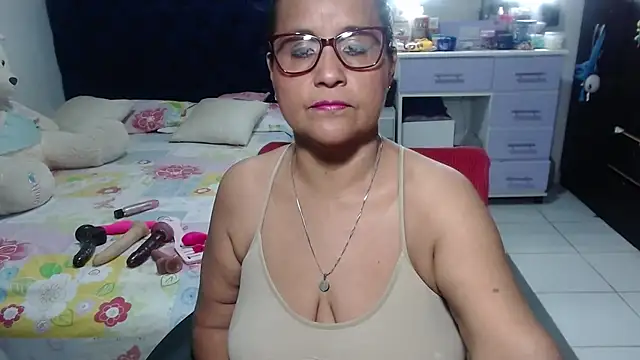 Snapshot of pervert_mommy_ chatting on 17, 4, 2026 pervert mommy online show from 17, 4, 2026