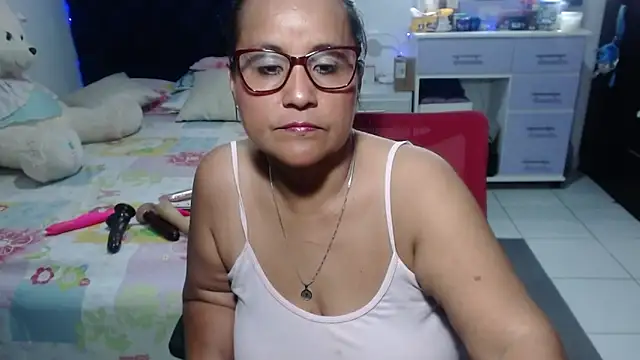 Snapshot of pervert_mommy_ chatting on 25, 4, 2026 pervert mommy online show from 25, 4, 2026
