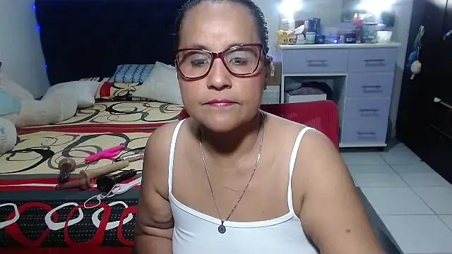 Snapshot of pervert_mommy_ chatting on 30, 4, 2026 pervert mommy online show from 30, 4, 2026