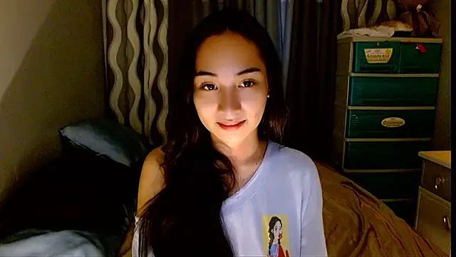 Snapshot of SweetLilly_18 chatting on 29, 6, 2026 SweetLilly 18 online show from 29, 6, 2026