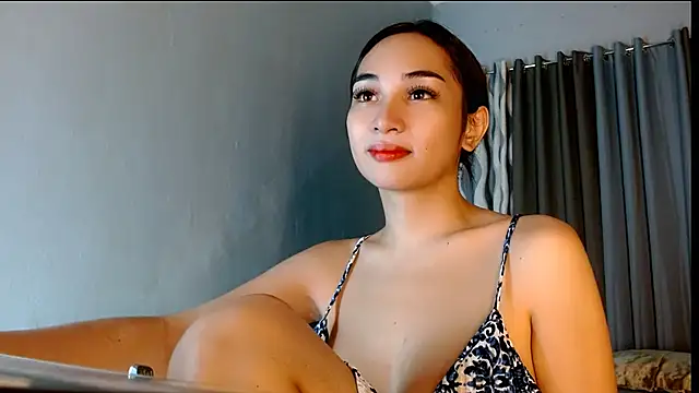 Snapshot of SweetLilly_18 chatting on 13, 7, 2026 SweetLilly 18 online show from 13, 7, 2026