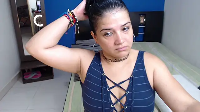 Snapshot of GlendaStarx chatting on 9, 7, 2026 GlendaStarx online show from 9, 7, 2026