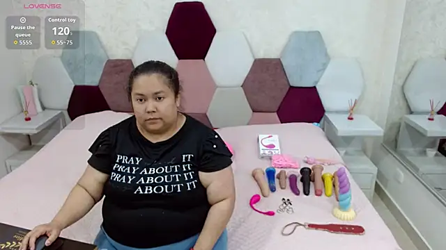 Snapshot of angel_blue chatting on 29, 6, 2026 angel blue online show from 29, 6, 2026