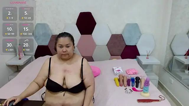 Snapshot of angel_blue chatting on 13, 7, 2026 angel blue online show from 13, 7, 2026