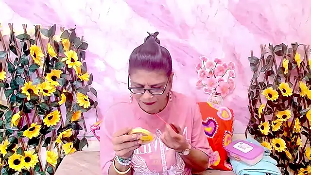 Snapshot of IndianAllure chatting on 22, 12, 2025 IndianAllure online show from 22, 12, 2025