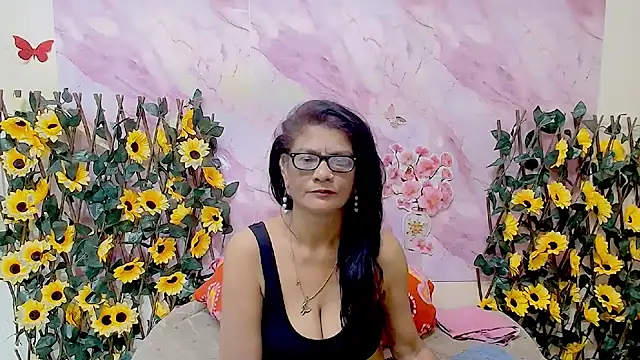 Snapshot of IndianAllure chatting on 6, 1, 2026 IndianAllure online show from 6, 1, 2026