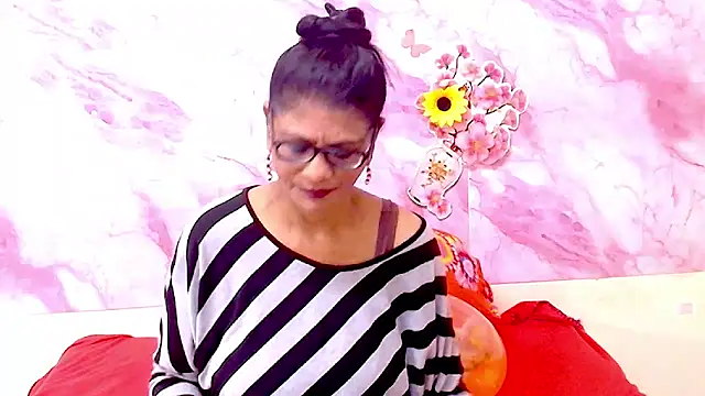 Snapshot of IndianAllure chatting on 17, 2, 2026 IndianAllure online show from 17, 2, 2026