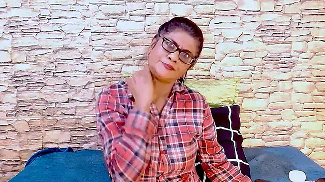 Snapshot of IndianAllure chatting on 4, 7, 2026 IndianAllure online show from 4, 7, 2026