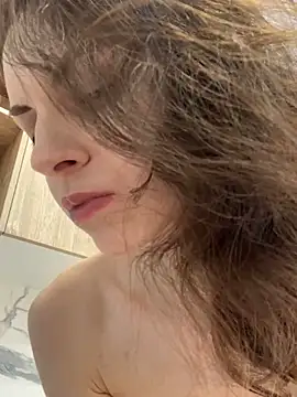 Snapshot of MissAnuta chatting on 4, 2, 2025 MissAnuta online show from 4, 2, 2025