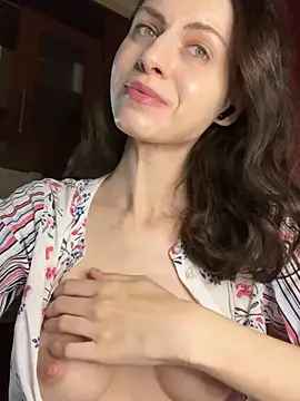 Snapshot of MissAnuta chatting on 28, 10, 2025 MissAnuta online show from 28, 10, 2025