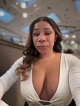 Snapshot of Belle___ chatting on 4, 1, 2025 Belle online show from 4, 1, 2025