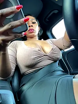 Snapshot of Belle___ chatting on 28, 11, 2025 Belle online show from 28, 11, 2025