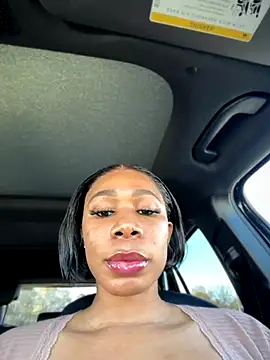 Snapshot of Belle___ chatting on 15, 12, 2025 Belle online show from 15, 12, 2025