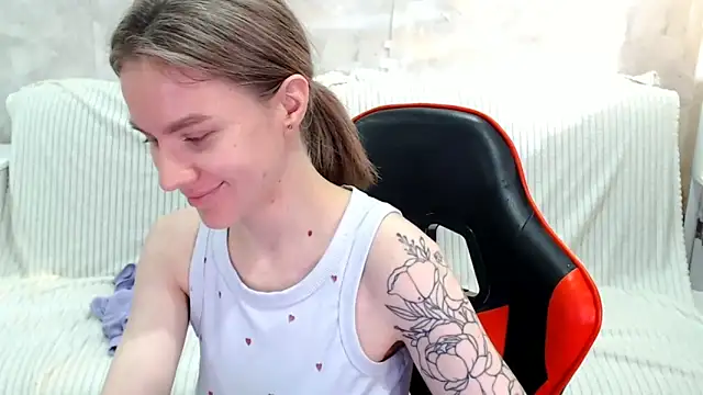 Snapshot of Mila_Jon chatting on 9, 10, 2025 Mila Jon online show from 9, 10, 2025