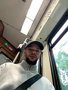 Snapshot of Lionayowe chatting on 8, 10, 2025 Lionayowe online show from 8, 10, 2025