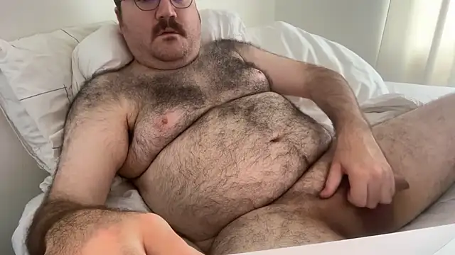 Snapshot of elagobear chatting on 19, 6, 2026 elagobear online show from 19, 6, 2026
