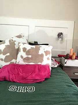 LuciousLips96 online show from 8, 2, 2025