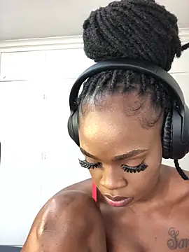 LuciousLips96 online show from 10, 10, 2025