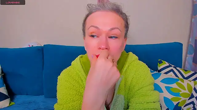 EllenMoore online show from 24, 10, 2025