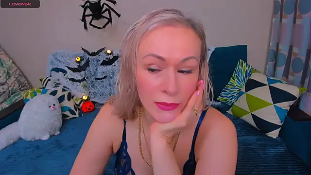 EllenMoore online show from 30, 10, 2025