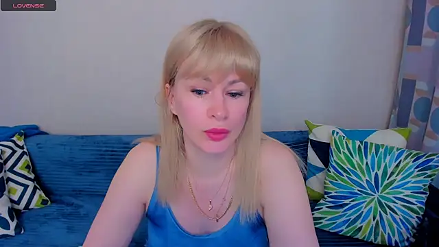 Snapshot of EllenMoore chatting on 11, 6, 2026 EllenMoore online show from 11, 6, 2026