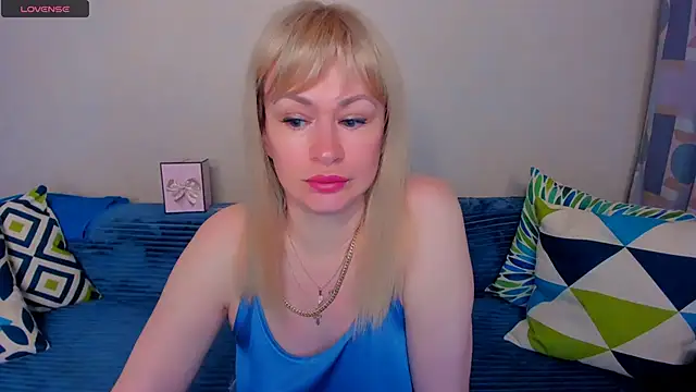 Snapshot of EllenMoore chatting on 12, 6, 2026 EllenMoore online show from 12, 6, 2026