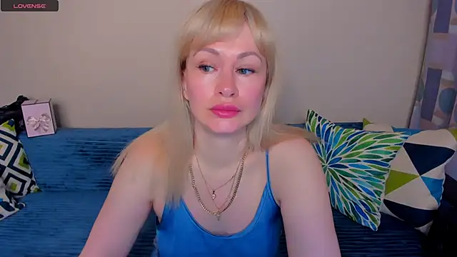 Snapshot of EllenMoore chatting on 14, 6, 2026 EllenMoore online show from 14, 6, 2026