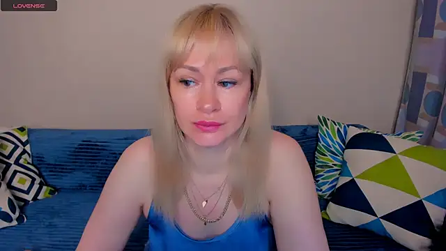 Snapshot of EllenMoore chatting on 17, 6, 2026 EllenMoore online show from 17, 6, 2026