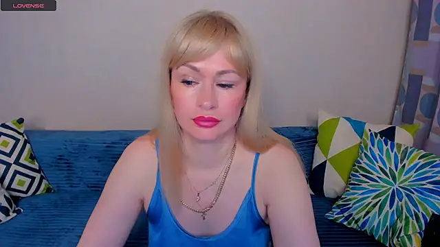 Snapshot of EllenMoore chatting on 22, 6, 2026 EllenMoore online show from 22, 6, 2026