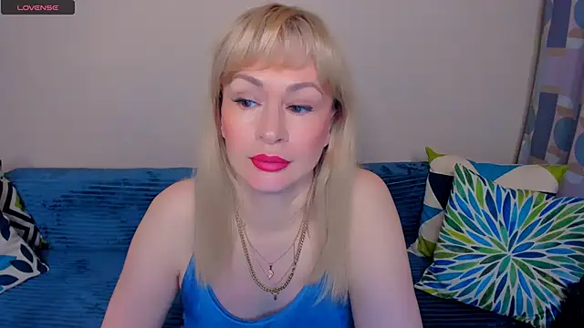 Snapshot of EllenMoore chatting on 27, 6, 2026 EllenMoore online show from 27, 6, 2026