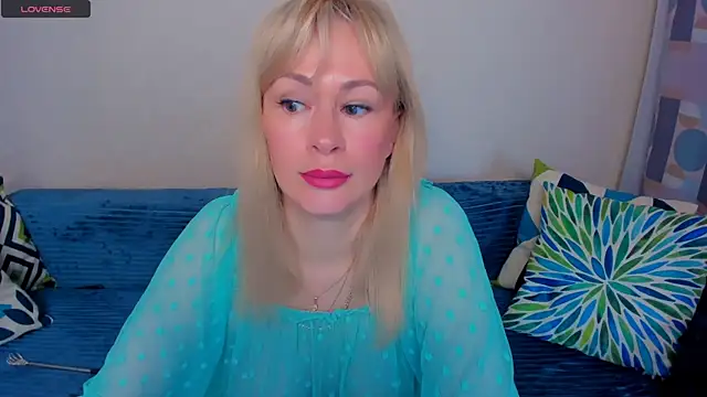 Snapshot of EllenMoore chatting on 28, 6, 2026 EllenMoore online show from 28, 6, 2026