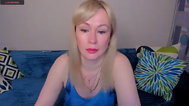Snapshot of EllenMoore chatting on 29, 6, 2026 EllenMoore online show from 29, 6, 2026