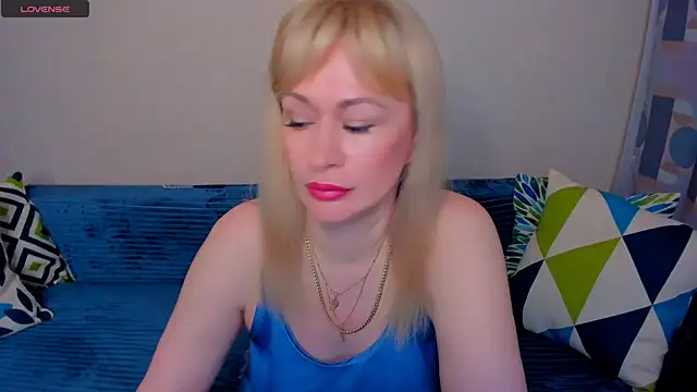 Snapshot of EllenMoore chatting on 30, 6, 2026 EllenMoore online show from 30, 6, 2026