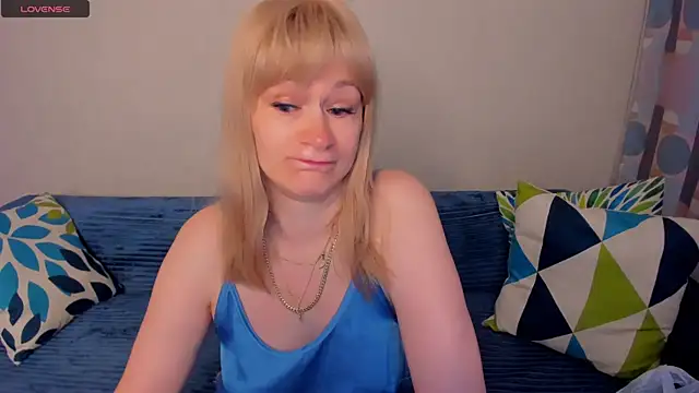 Snapshot of EllenMoore chatting on 10, 7, 2026 EllenMoore online show from 10, 7, 2026