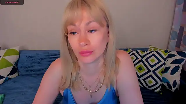 Snapshot of EllenMoore chatting on 28, 7, 2026 EllenMoore online show from 28, 7, 2026