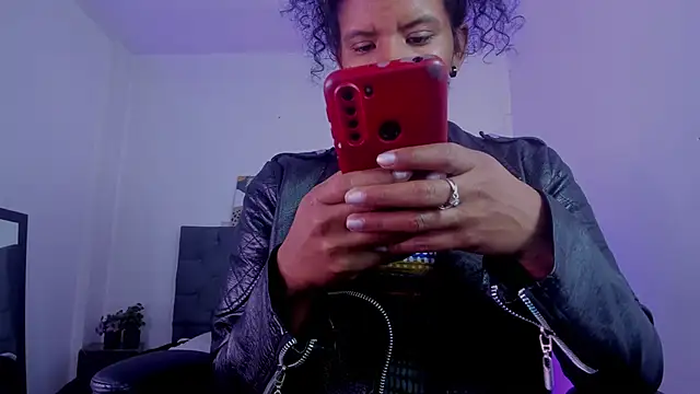 Ellie Alves online show from 10, 11, 2025