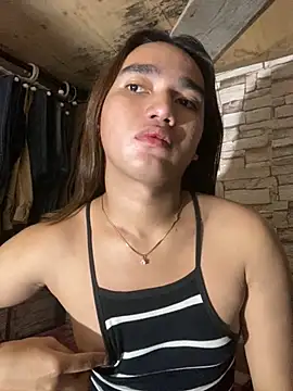 Snapshot of CasandraDiaz chatting on 12, 11, 2025 CasandraDiaz online show from 12, 11, 2025