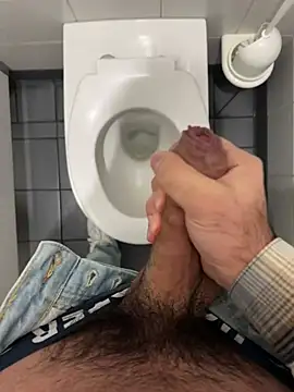 Snapshot of mrcumshotboy chatting on 5, 1, 2025 mrcumshotboy online show from 5, 1, 2025