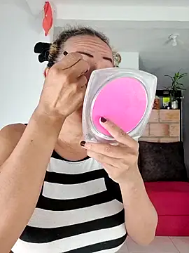 YOURSDEBORA online show from 25, 11, 2025