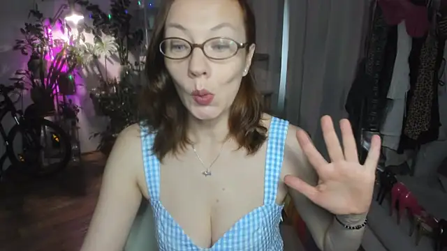 Snapshot of Constancia_pure chatting on 2, 6, 2026 Constancia pure online show from 2, 6, 2026