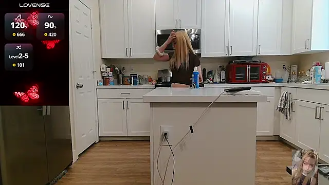 Blondiewithanass online show from 28, 5, 2026