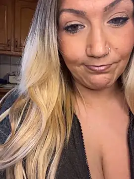 LittleMissEeve online show from 4, 3, 2025