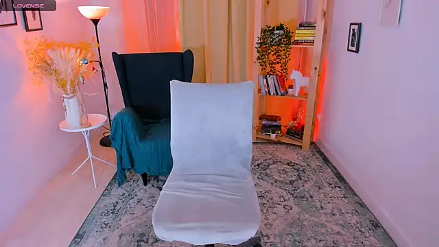 Laly Peach online show from 19, 12, 2024