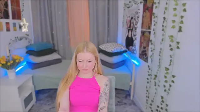 Laly Peach online show from 12, 1, 2025