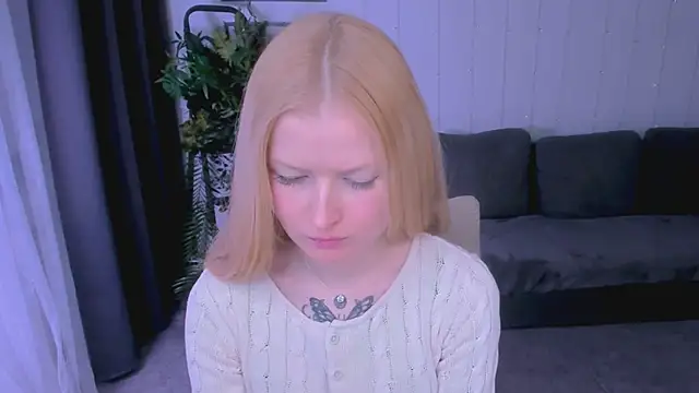 Laly Peach online show from 29, 1, 2025