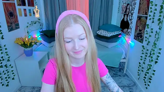 Laly Peach online show from 1, 3, 2025