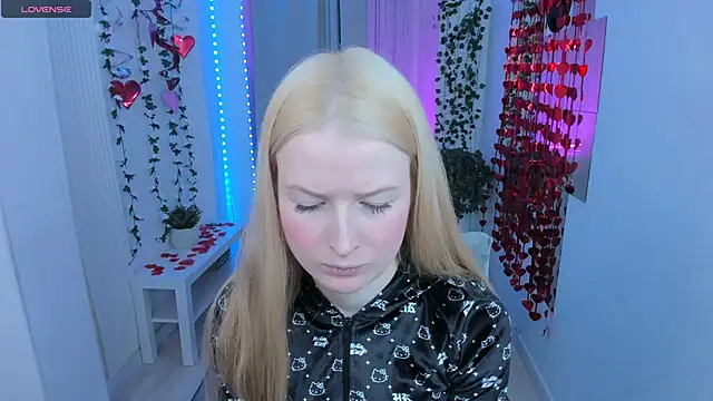 Laly Peach online show from 25, 2, 2026